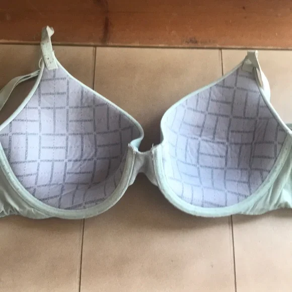 Victoria’s Secret bra 32C - Picture 3 of 8